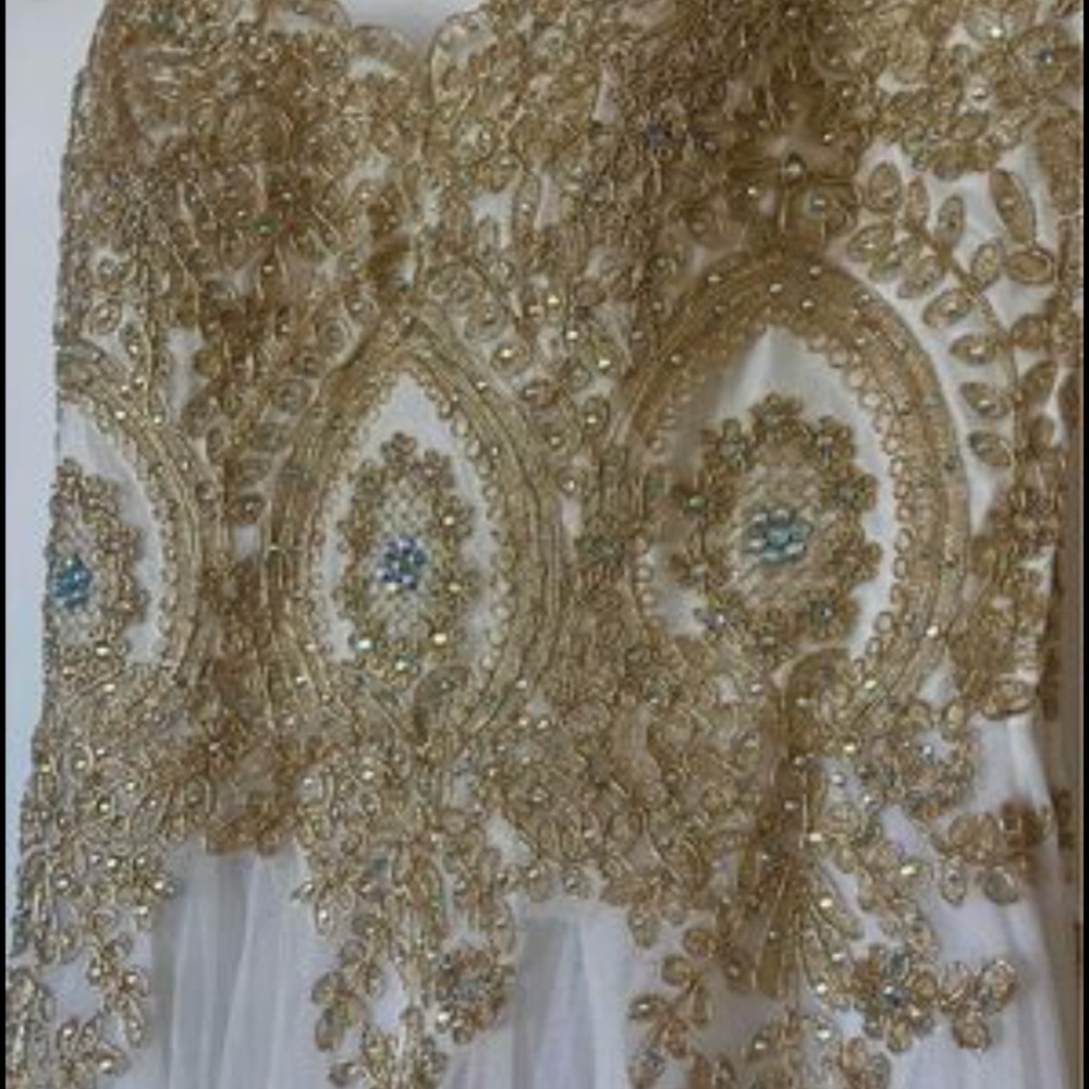 AS NEW! GORGEOUS Prom/quince dress.